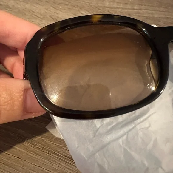 Dolce & Gabbana Tortoise Oval Sunglasses (style code DG4086  display picture 3